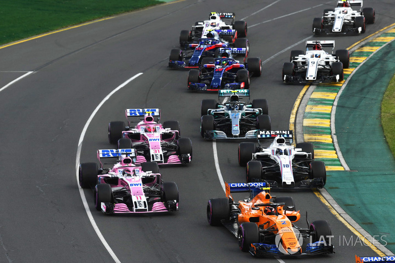 Fernando Alonso, McLaren MCL33, Sergio Perez, Force India VJM11