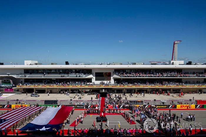 Michael Buffer presenta a los pilotos