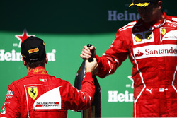 Podyum: Yarış galibi Sebastian Vettel, Ferrari, 3. Kimi Raikkonen, Ferrari