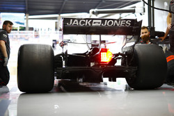 Haas mekanikerleri, Kevin Magnussen, Haas F1 Team VF-18