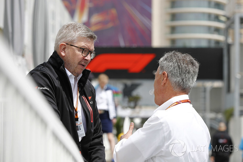 Ross Brawn, Motorsporları Direktörü, FOM, ve Chase Carey, CEO, Formula One