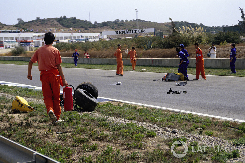 Martin Donnelly, Team Lotus, nach Unfall