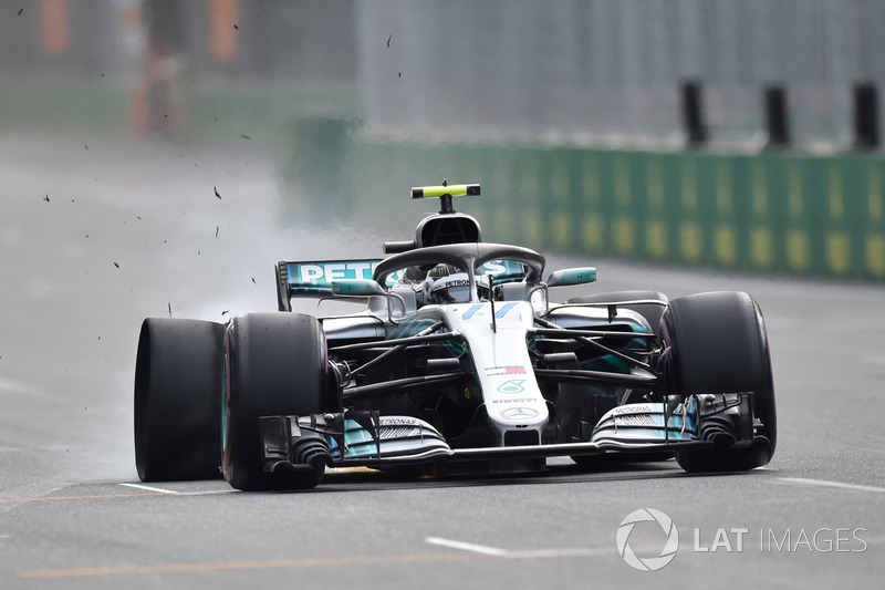 Valtteri Bottas, Mercedes-AMG F1 W09 EQ Power lastik patlatıyor