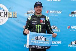 Ganador de la pole Kurt Busch, Stewart-Haas Racing, Ford Fusion Monster Energy / Haas Automation