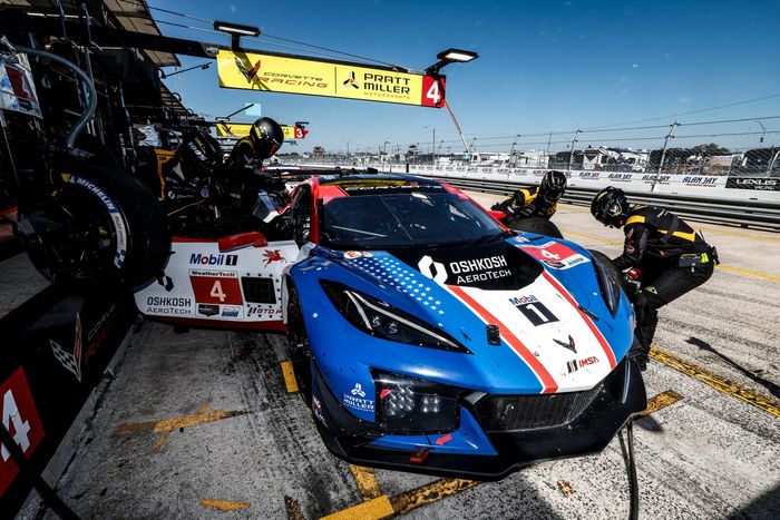#4 Corvette Racing by Pratt Miller Motorsports Corvette Z06 GT3.R: Tommy Milner, Nicky Catsburg, Nico Varrone