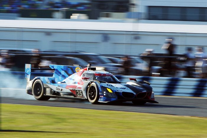 #25 BMW M Team WRT BMW M Hybrid V8: Philipp Eng, Marco Wittmann, Kevin Magnussen, Raffaele Marciello