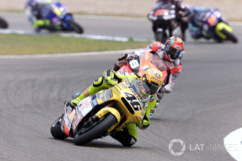 <img src="http://cdn-1.motorsport.com/static/custom/car-thumbs/MOTOGP_2017/RIDERS_NUMBERS/Rossi.png" width="55" /> #5 GP d'Espagne 2001