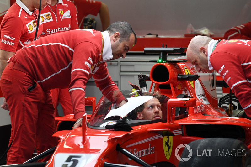 Auto von Sebastian Vettel, Ferrari SF70-H, mit Cockpitschutz Shield