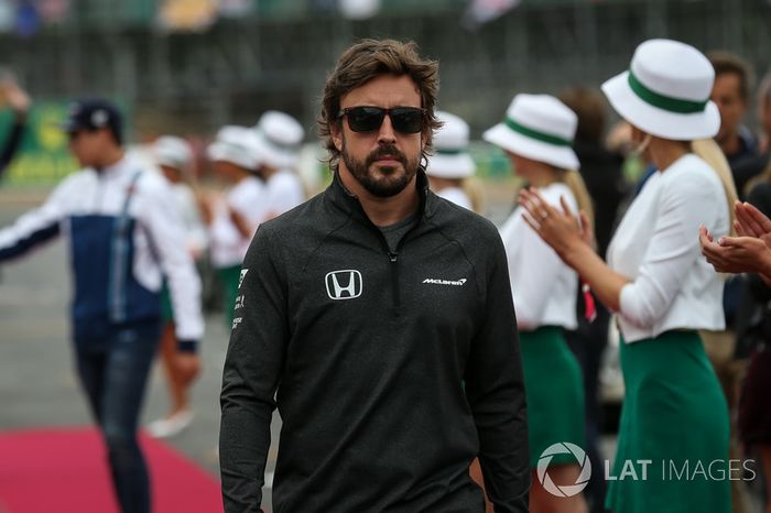 Fernando Alonso, McLaren en el desfile de pilotos