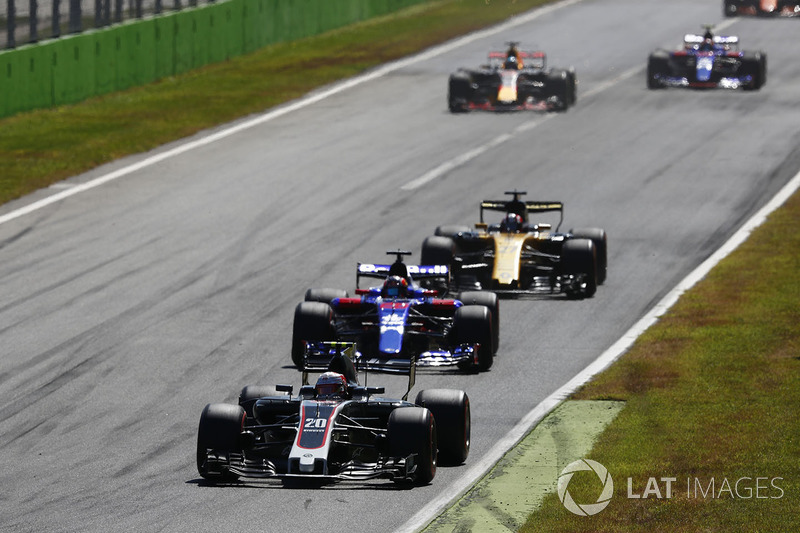 Кевин Магнуссен, Haas F1 Team VF-17, Даниил Квят, Scuderia Toro Rosso STR12, и Нико Хюлькенберг, Renault Sport F1 Team RS17