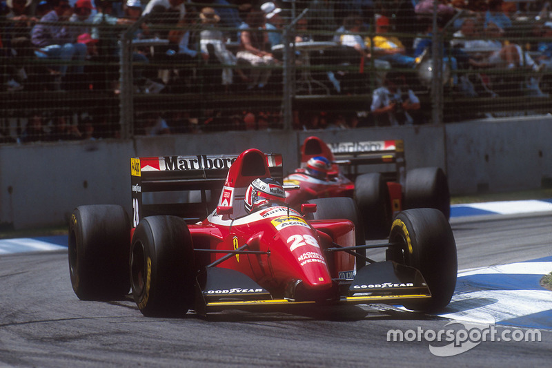 Gerhard Berger, Ferrari F93A lidera a su compañero Jean Alesi, Ferrari F93A