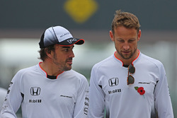 Фернандо Алонсо, McLaren, и Дженсон Баттон, McLaren