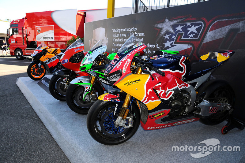 Nicky Hayden tribute with all bikes