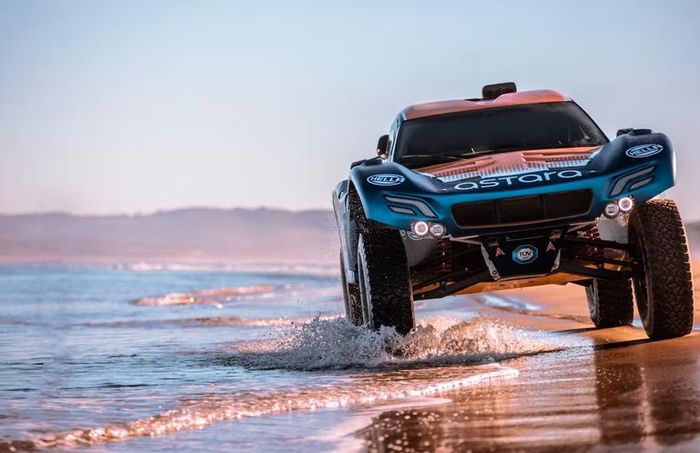 Astara Team, Carlos Checa, Laia Sanz, Oscar Fuertes