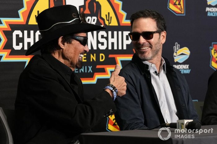 Conferencia de prensa de Petty GMS Motorsports con Jimmie Johnson, Richard Petty
