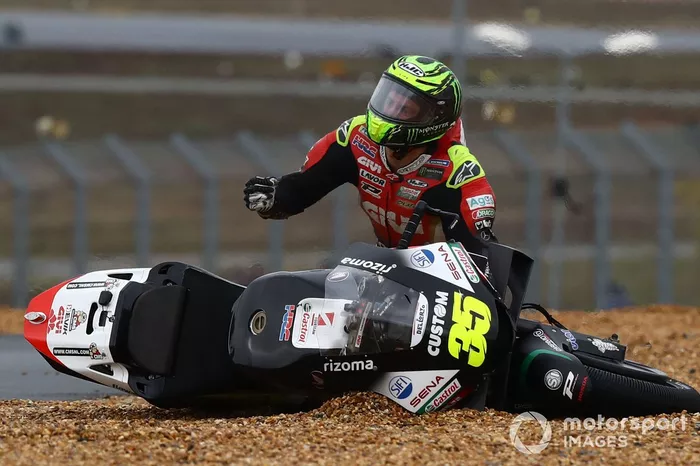 Cal Crutchlow, Team LCR Honda después de la caída