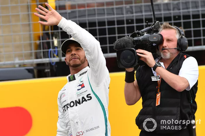 Ganador de la pole Lewis Hamilton, Mercedes AMG F1 celebra en Parc Ferme