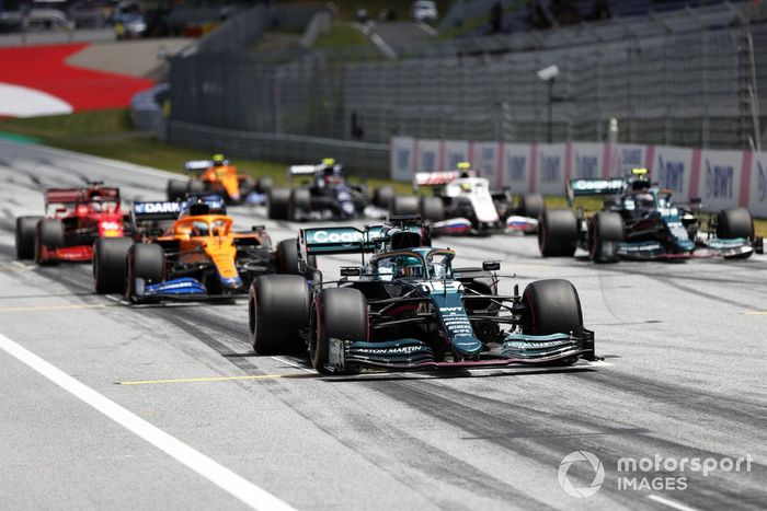 Lance Stroll, Aston Martin AMR21, Daniel Ricciardo, McLaren MCL35M, Sebastian Vettel, Aston Martin AMR21, Charles Leclerc, Ferrari SF21, Mick Schumacher, Haas VF-21, practican la arrancada