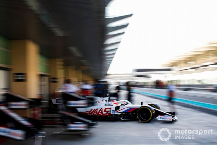 Pietro Fittipaldi, Haas F1 Team VF-19 adaptado (muleto) con los Pirelli de 18 pulgadas
