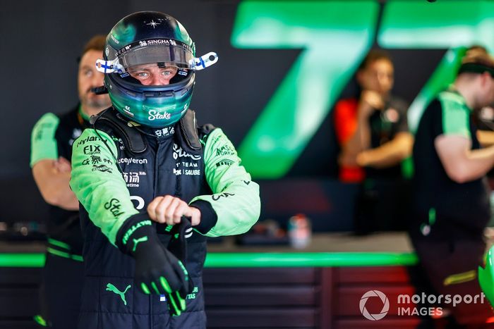 Valtteri Bottas, Stake F1 Team Kick Sauber, se pone los guantes