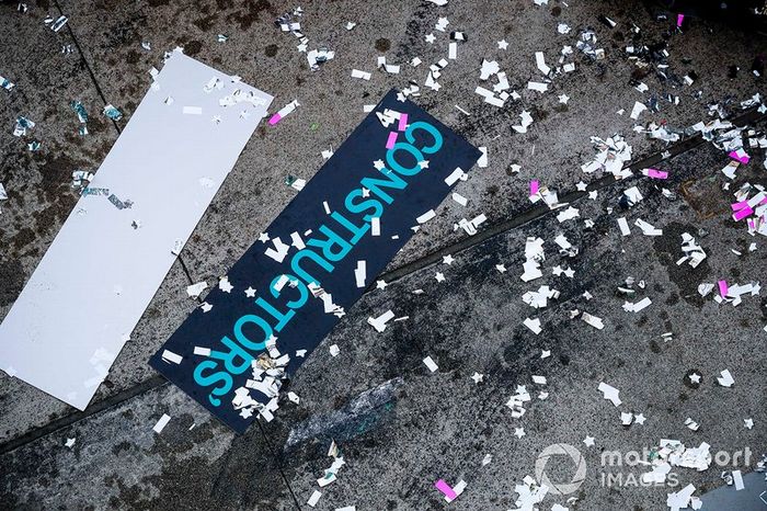 El equipo Mercedes celebra su sexto Mundial de constructores consecutivo