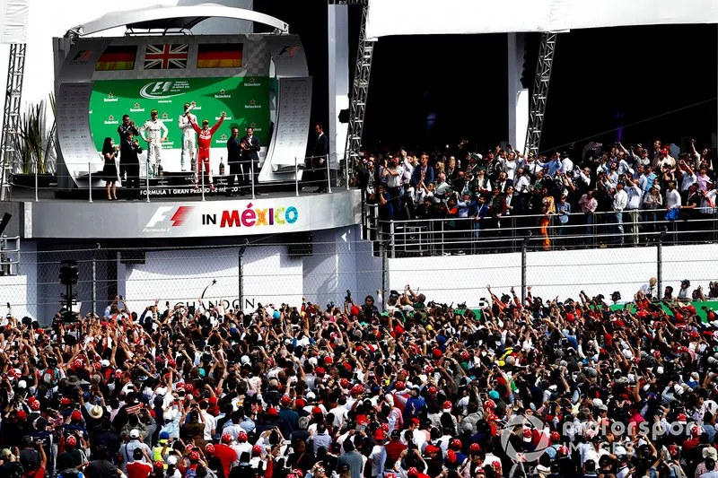 Podio: ganador de la carrera Lewis Hamilton, Mercedes AMG, segundo lugar Nico Rosberg, Mercedes AMG, y el tercer lugar Sebastian Vettel, Ferrari