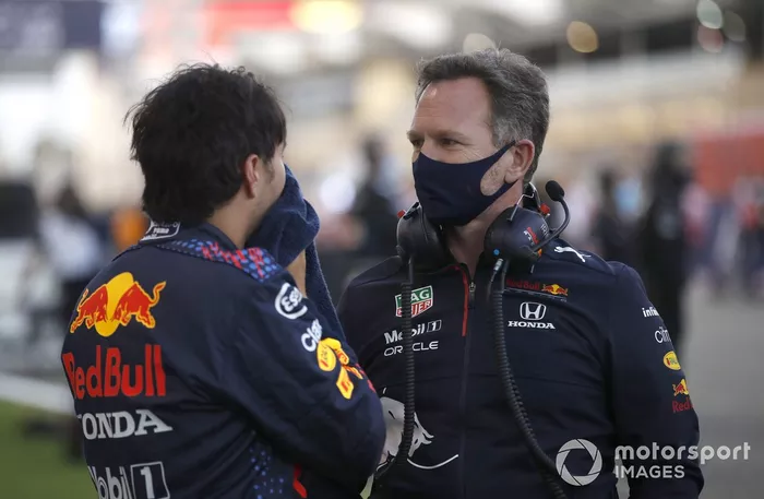 Sergio Pérez, Red Bull Racing, con Christian Horner, director del equipo, Red Bull Racing