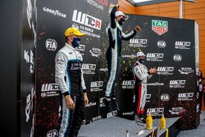 Podio: El ganador de la carrera Santiago Urrutia, Cyan Performance Lynk & Co 03 TCR, segundo lugar Yann Ehrlacher, Cyan Racing Lynk & Co 03 TCR, tercer lugar Jean-Karl Vernay, Mulsanne Alfa Romeo Giulietta TCR