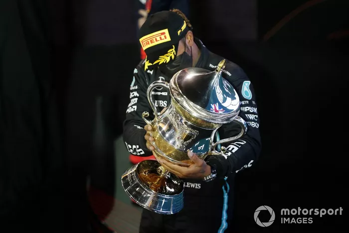 Podio: ganador Lewis Hamilton, Mercedes