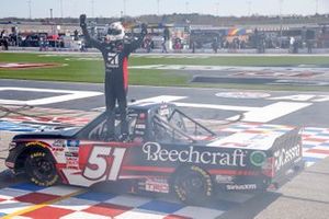 Race winner Kyle Busch, Kyle Busch Motorsports, Toyota Tundra Cessna