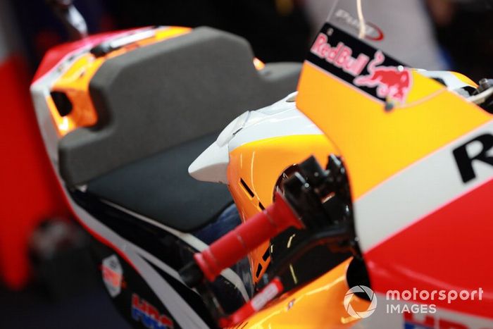 Jorge Lorenzo, Repsol Honda Team's Honda new tank wings 