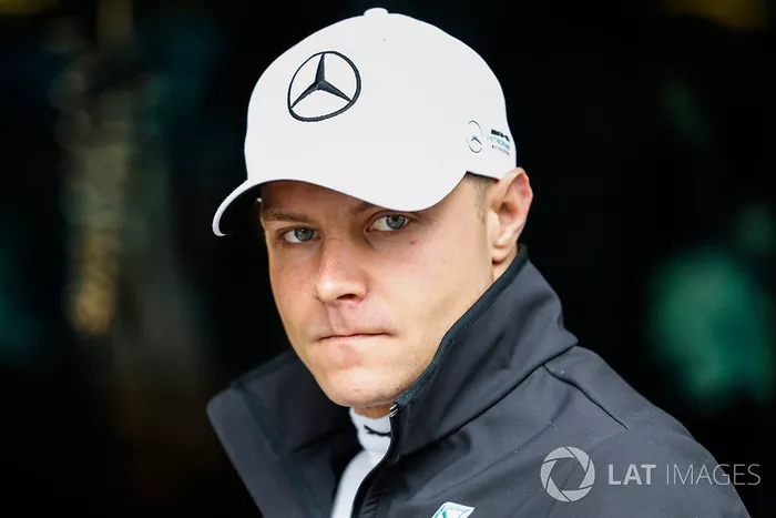 Valtteri Bottas: “Quando analisamos tudo, todos os cenários da corrida, vimos que no fato de eu largar de quarto e Lewis de terceiro, atrás das Ferraris, não havia nenhum ponto para tentarmos optar pela estratégia ideal e vimos uma oportunidade para que eu ficasse mais tempo na pista”