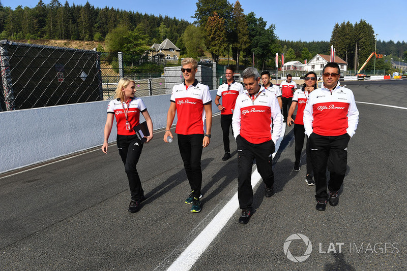 Marcus Ericsson, Sauber walks the track