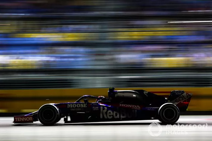 11: Pierre Gasly, Toro Rosso STR14, 1:38.699