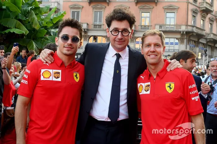 Charles Leclerc, Sebastian Vettel e Mattia Binotto (Chefe da equipe)