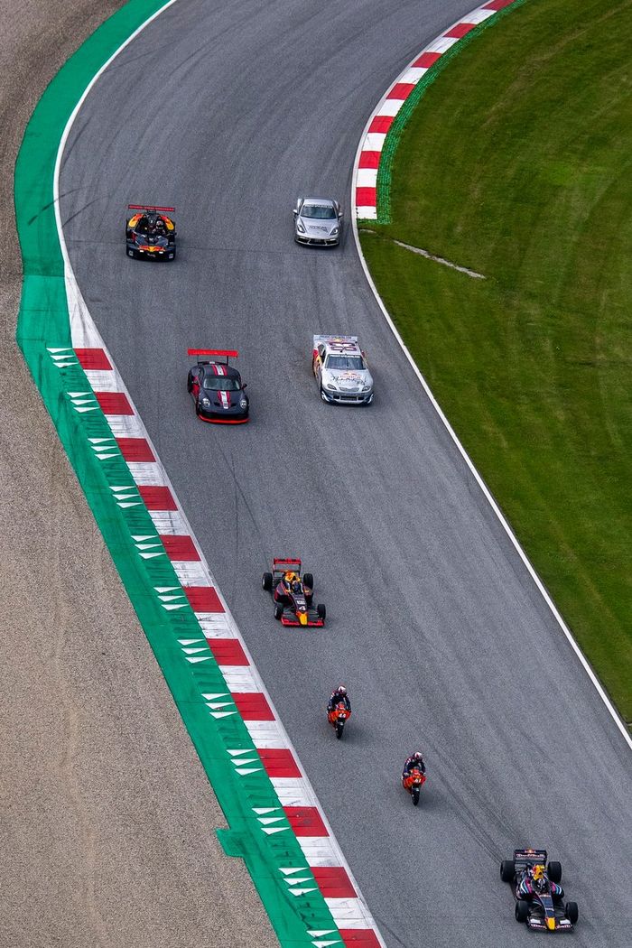 El desfile de coches del Project Spielberg