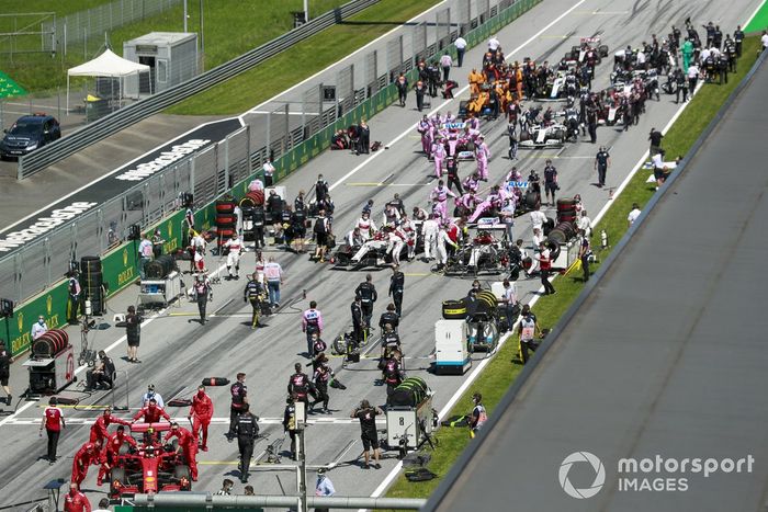 Los monoplazas en la parrilla