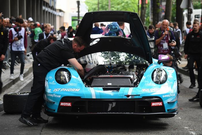 #90 Manthey Porsche 911 GT3 R LMGT3
