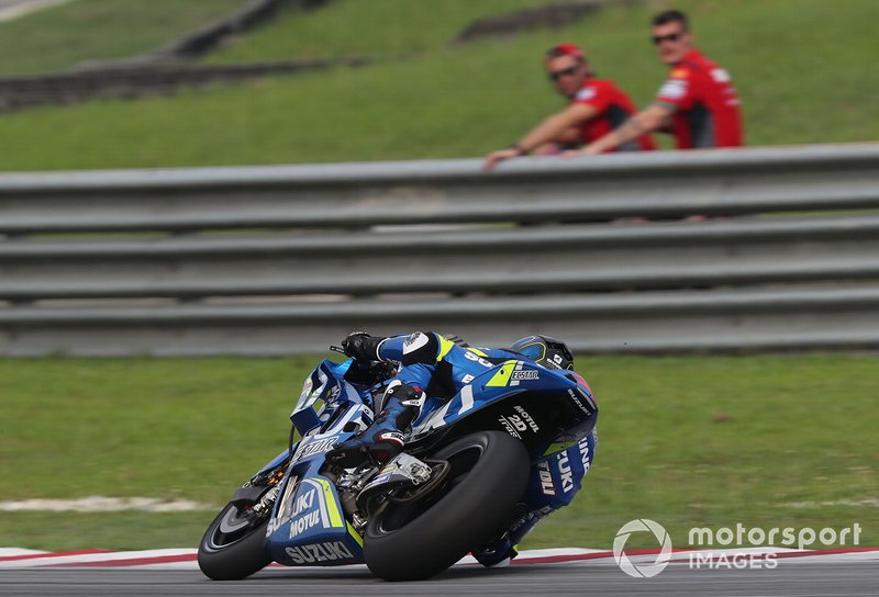 Sylvain Guintoli, Suzuki Test Team, beobachtet von Danilo Petrucci, Ducati Team