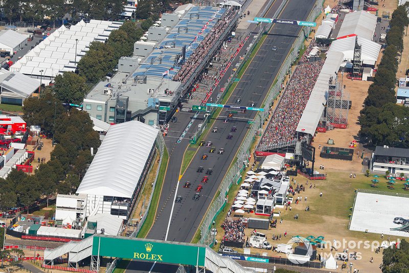Valtteri Bottas, Mercedes AMG W10, Lewis Hamilton, Mercedes AMG F1 W10, Sebastian Vettel, Ferrari SF90, Max Verstappen, Red Bull Racing RB15, Charles Leclerc, Ferrari SF90, Kevin Magnussen, Haas F1 Team VF-19, Romain Grosjean, Haas F1 Team VF-19, and the rest of the field at the start