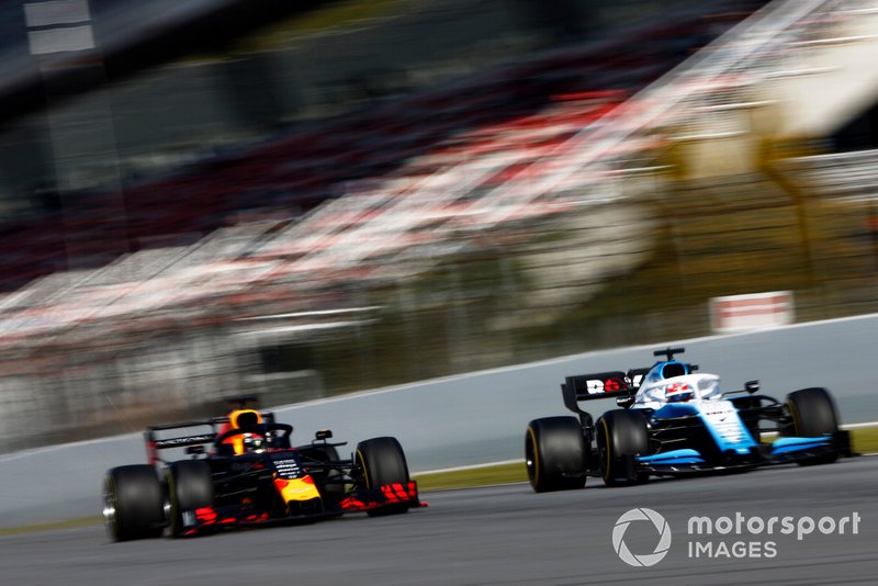 Pierre Gasly, Red Bull Racing RB15 y George Russell, Williams FW42