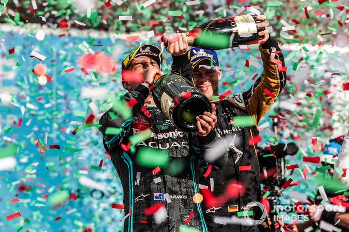 Podio: ganador Mitch Evans, Panasonic Jaguar Racing, segundo lugar Andre Lotterer, DS TECHEETAH