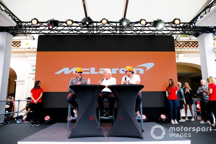 Lando Norris, McLaren an Carlos Sainz Jr., McLaren on stage in the fan zone
