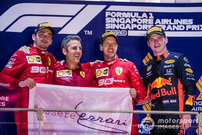 Podio: segundo lugar Charles Leclerc, Ferrari, ganador Sebastian Vettel, Ferrari y tercer lugar Max Verstappen, Red Bull Racing 