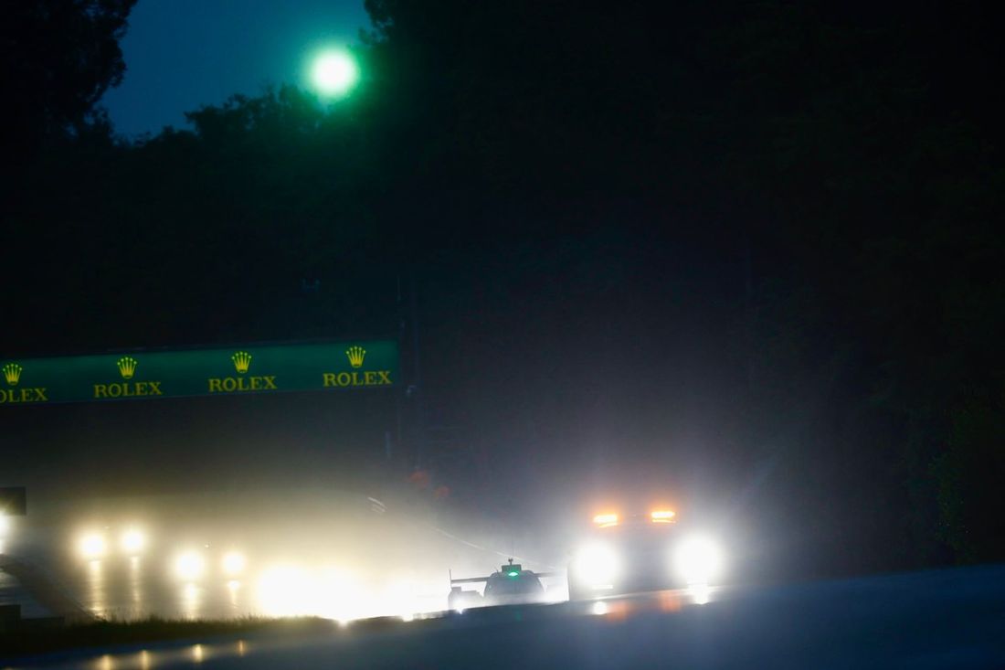 Coche de seguridad en pista