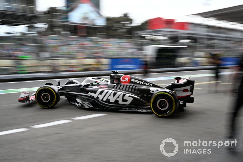 Oliver Bearman, Haas VF-24, sale del garaje