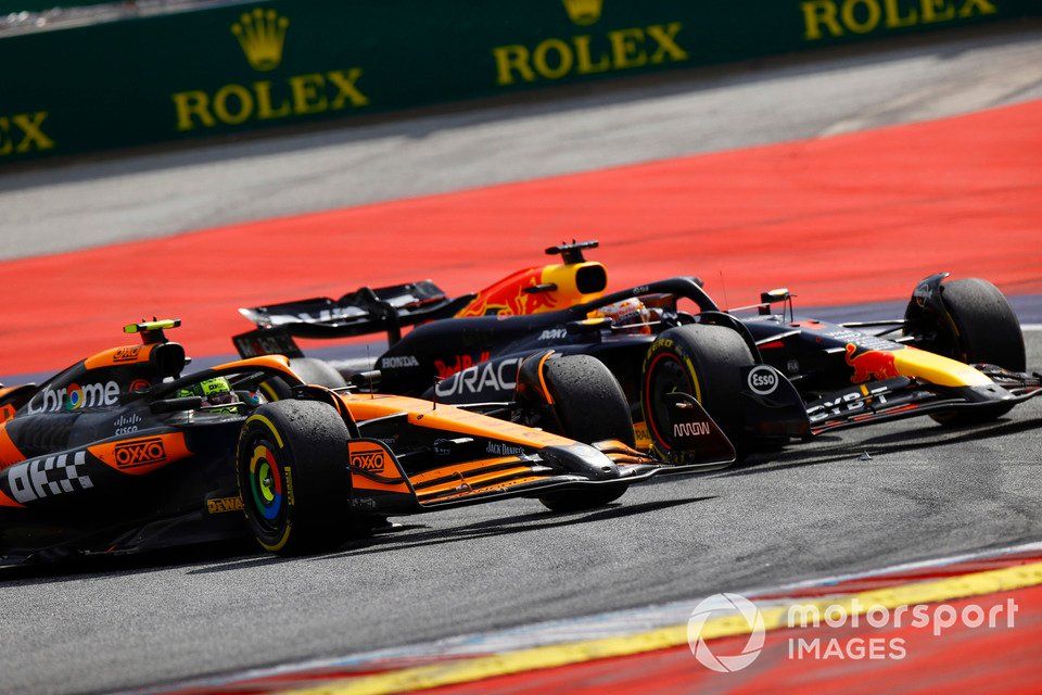 Max Verstappen, Red Bull Racing RB20, Lando Norris, McLaren MCL38, batalla por el liderato