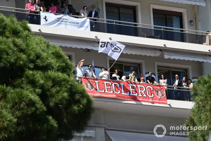 Apoyo de los aficionados a Charles Leclerc, Scuderia Ferrari