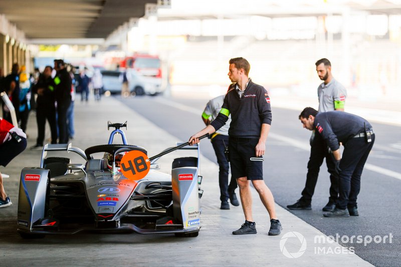 Edoardo Mortara Venturi Formula E, Venturi VFE05 in the pit lane