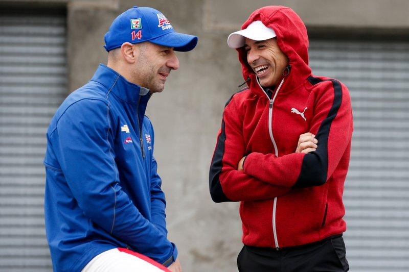 Tony Kanaan, A.J. Foyt Enterprises Chevrolet, Helio Castroneves, Team Penske Chevrolet